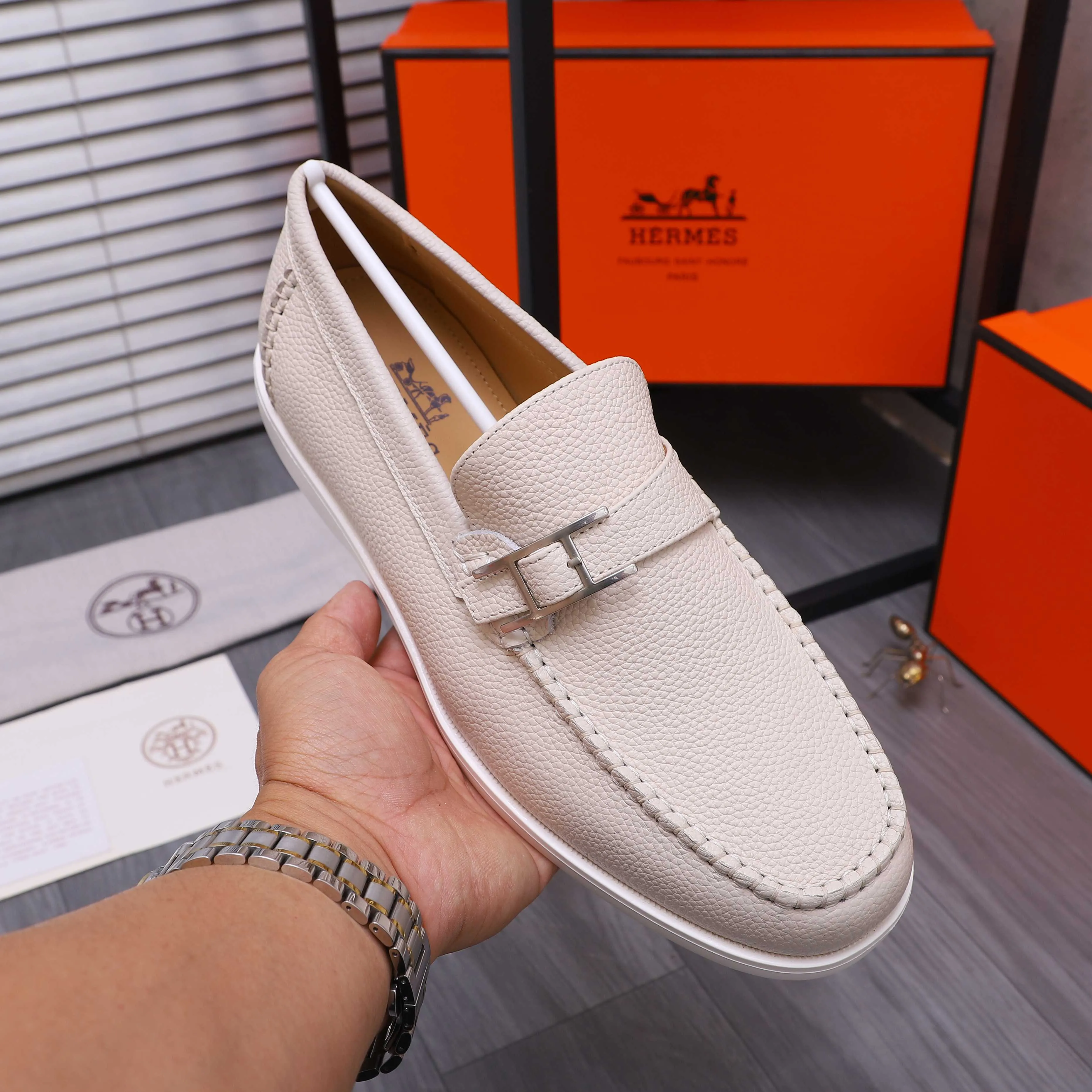 Men's shoes 💰p560 Product trademark: HERMES "Hermes" casual slip-on men's shoes. Regular size: 38-46 (45.46 is custom-made and non-returnable) Product materials: Selected pebbled cowhide upper, cowhide lining, original foam rubber ultra-light sole